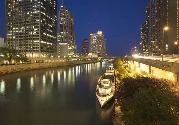 Illinois, Chicago Night along the Chicago River